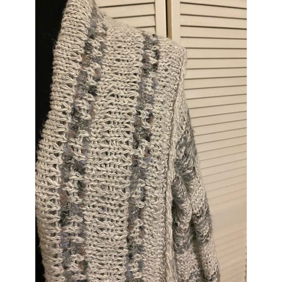 Free People Runaway Love Cardigan, Size Medium Soft Gray‎ and White Fringe
Open - Picture 5 of 5
